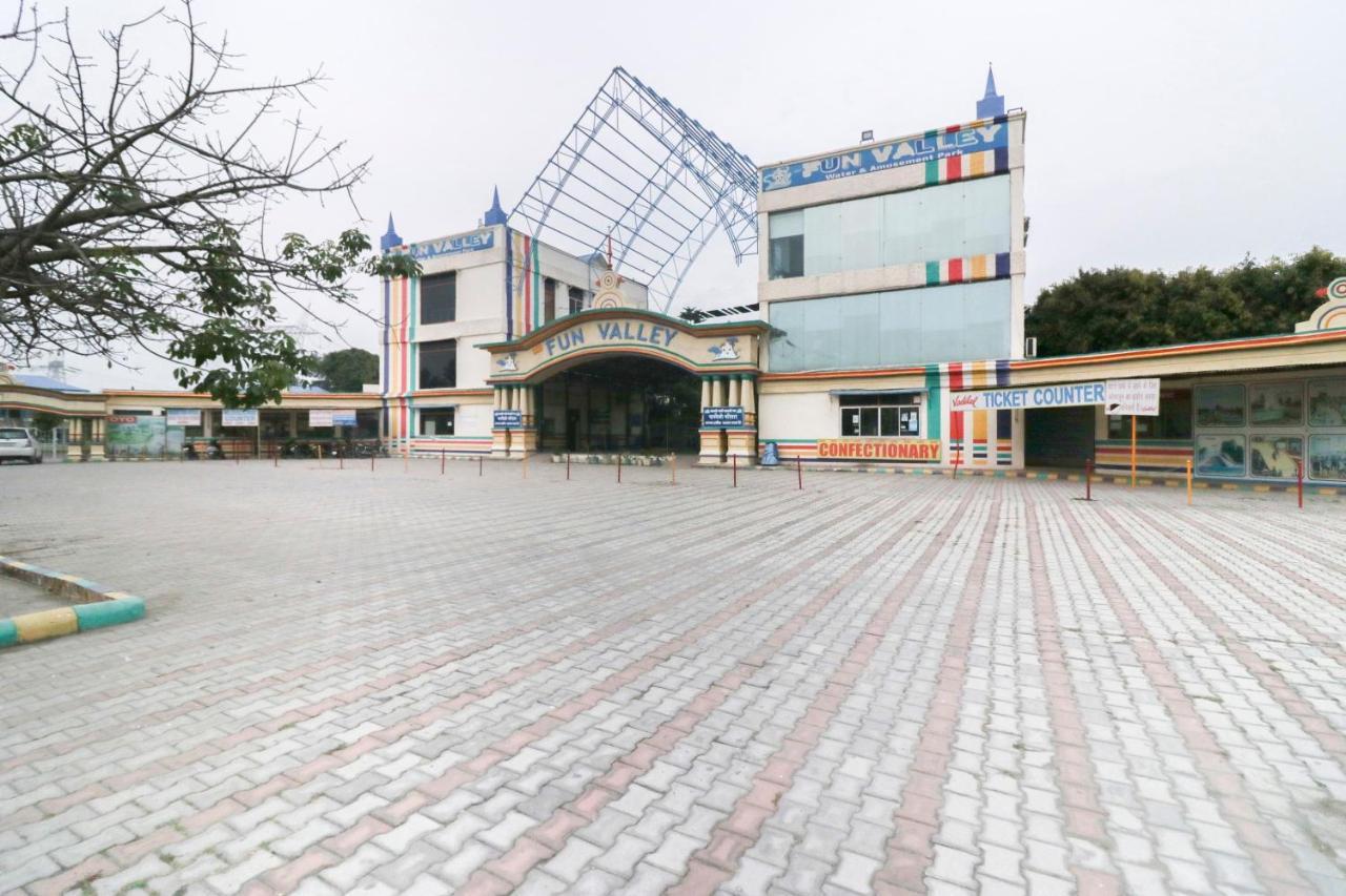 Oyo 19862 The Fun Valley Doiwāla Εξωτερικό φωτογραφία